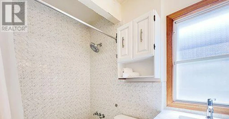 UPPER-299 Robina Avenue E, Toronto, ON, M6C 3Z2 - 16