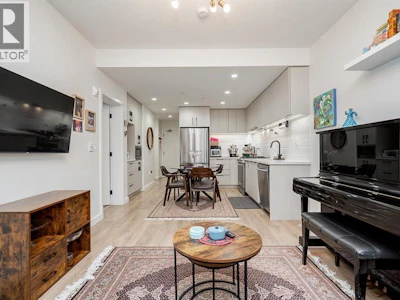 112-3038 St. George Street - 2