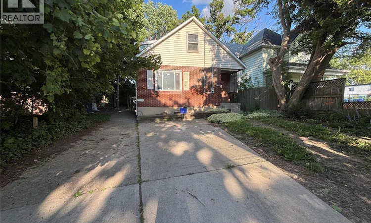 292 Christina Street South