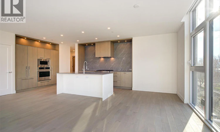 416-3389 Lakeshore Road