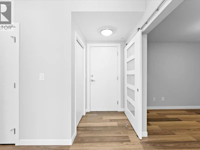 210-722 Valley Road - 3