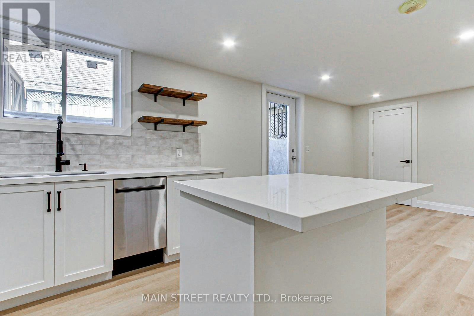 B-4 Carrington Place, Bradford West Gwillimbury, ON, L3Z 2V3 - 8