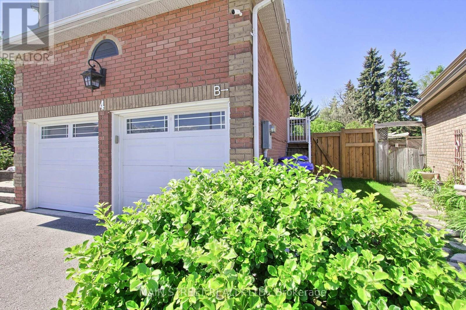 B-4 Carrington Place, Bradford West Gwillimbury, ON, L3Z 2V3 - 2