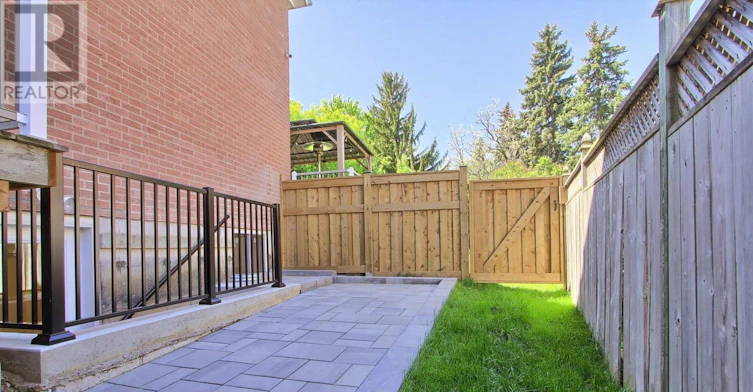 B-4 Carrington Place, Bradford West Gwillimbury, ON, L3Z 2V3 - 3