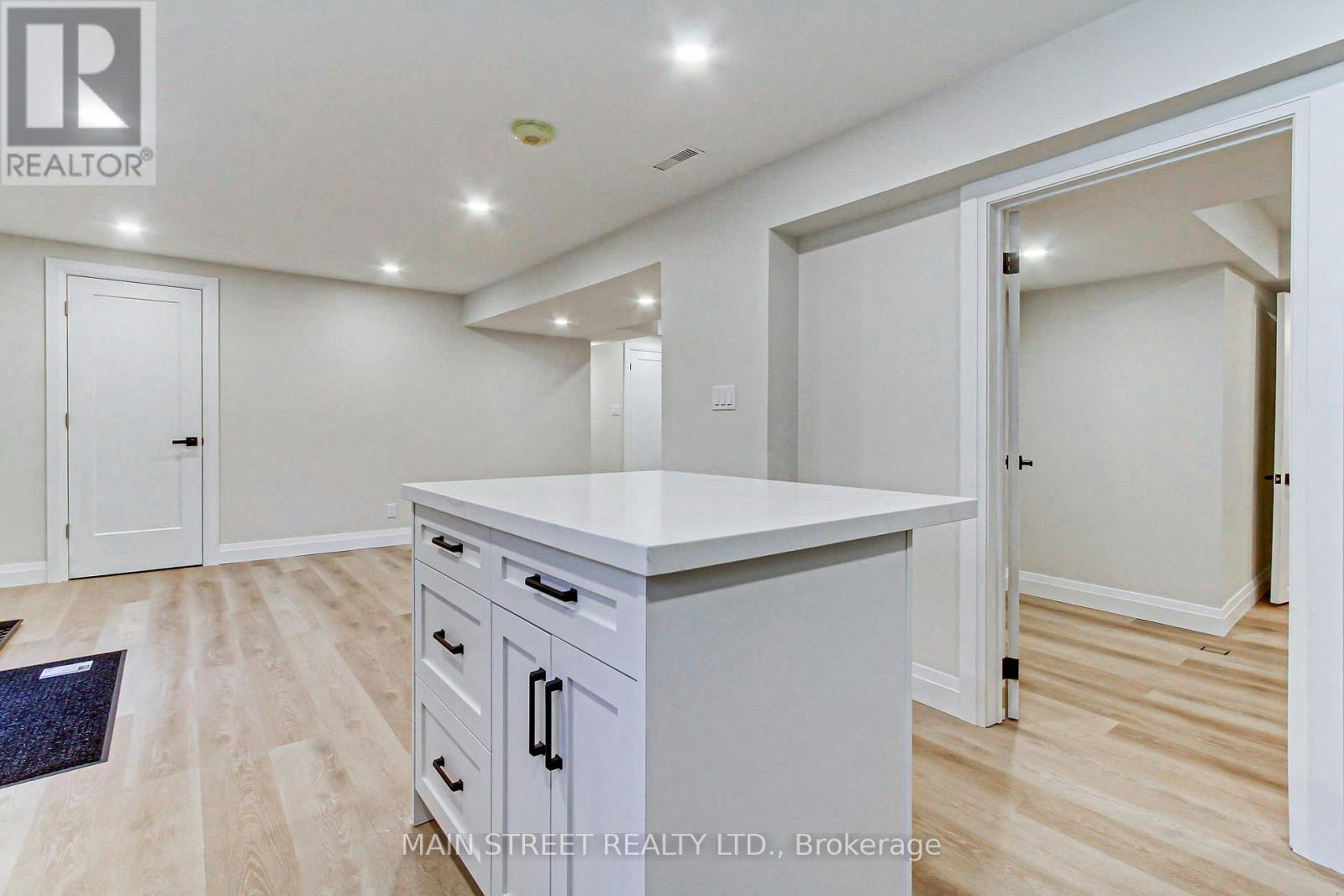 B-4 Carrington Place, Bradford West Gwillimbury, ON, L3Z 2V3 - 9