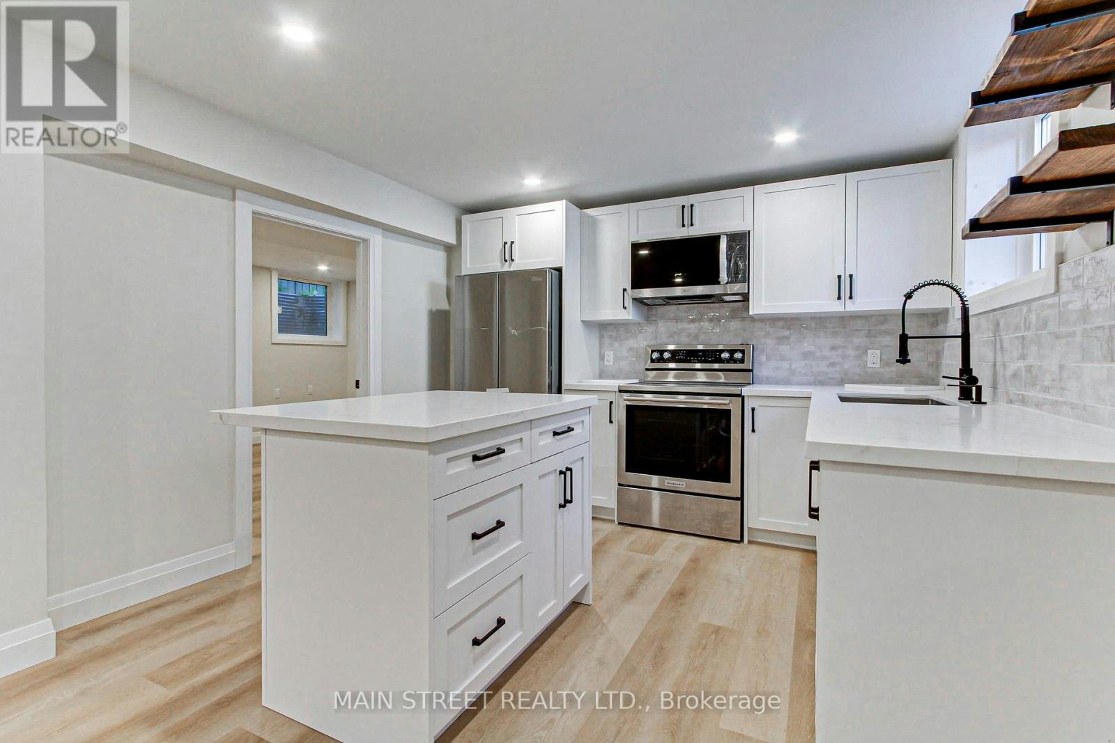 B-4 Carrington Place, Bradford West Gwillimbury, ON, L3Z 2V3 - 5