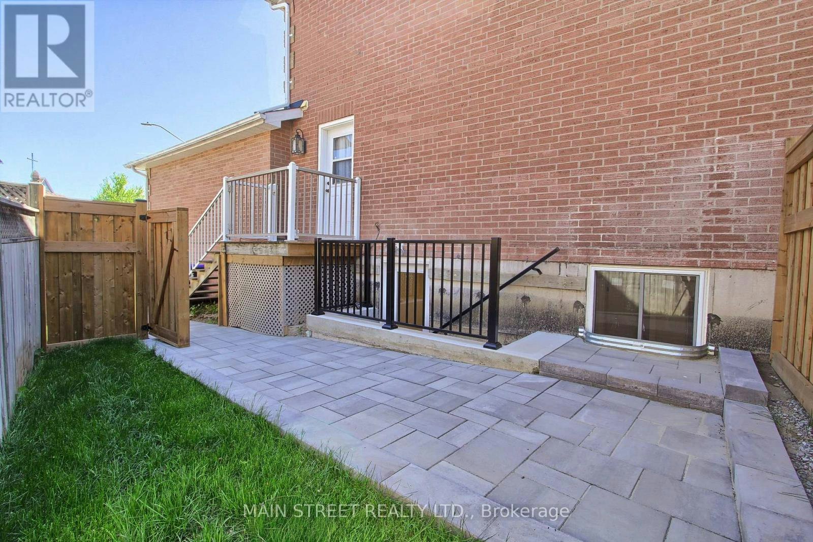 B-4 Carrington Place, Bradford West Gwillimbury, ON, L3Z 2V3 - 4