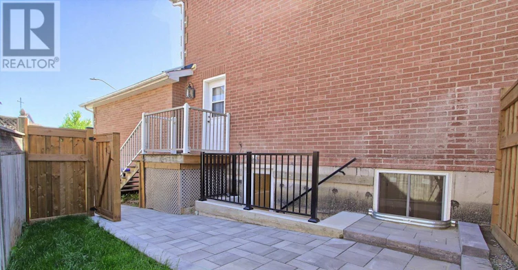 B-4 Carrington Place, Bradford West Gwillimbury, ON, L3Z 2V3 - 4