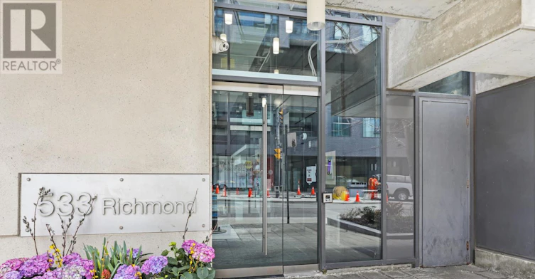 704-533 Richmond Street W, Toronto, ON, M5V 3Y1 - 2