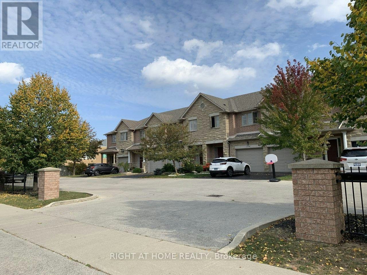 2234 Country Club Drive, Burlington, ON, L7M 5A8