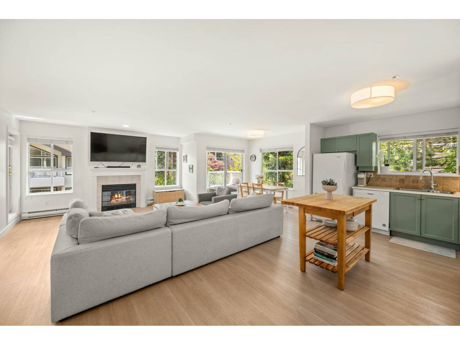 309-15272 20 Avenue, Surrey, BC, V4A 2A3