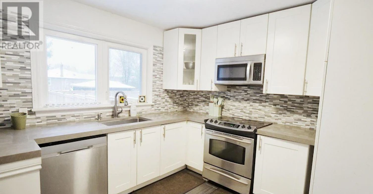 174 Patricia Avenue, Toronto, ON, M2M 1J5 - 3