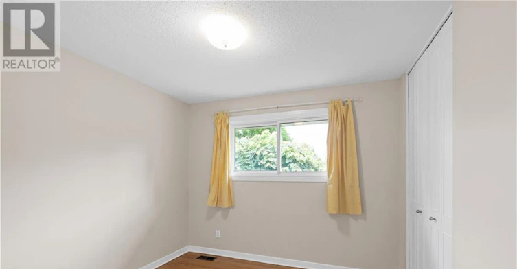 12 Oakwood Avenue, Ottawa, ON, K2E 6A5 - 16