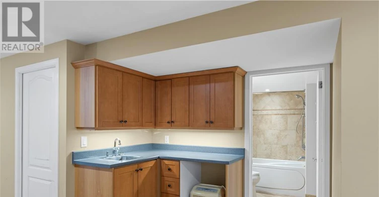 12 Oakwood Avenue, Ottawa, ON, K2E 6A5 - 25
