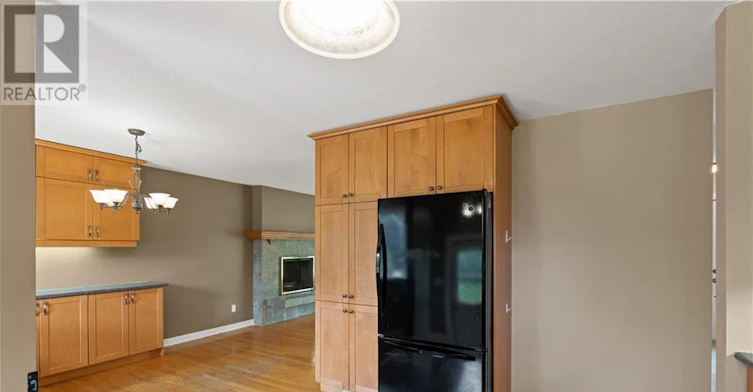 12 Oakwood Avenue, Ottawa, ON, K2E 6A5 - 11