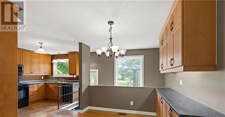 12 Oakwood Avenue, Ottawa, ON, K2E 6A5 - 6