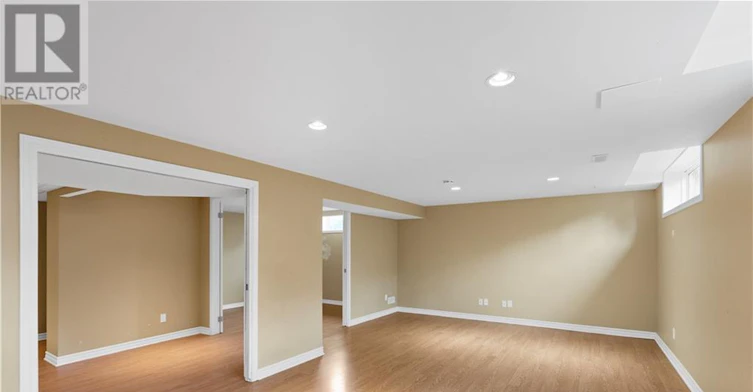 12 Oakwood Avenue, Ottawa, ON, K2E 6A5 - 19
