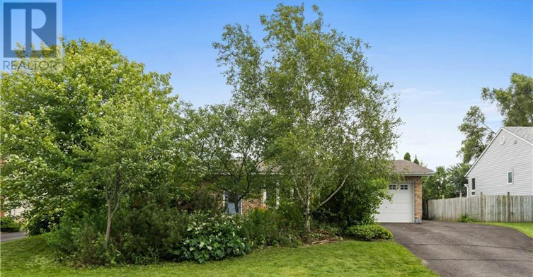 12 Oakwood Avenue, Ottawa, ON, K2E 6A5 - 2