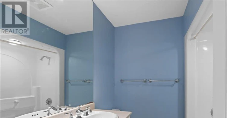 12 Oakwood Avenue, Ottawa, ON, K2E 6A5 - 12