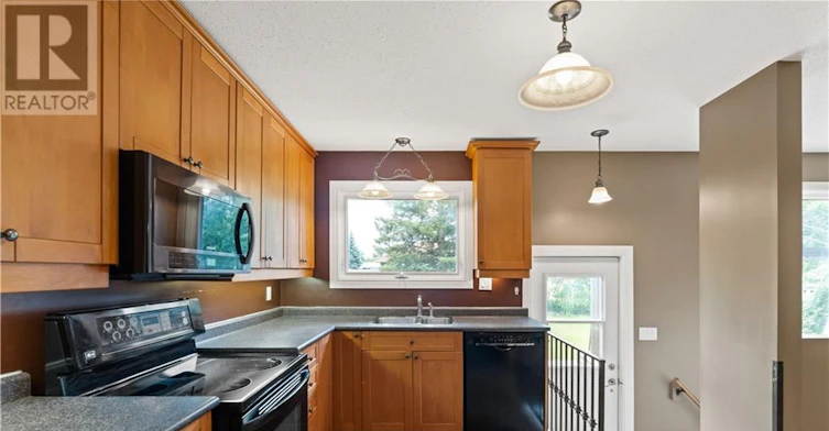 12 Oakwood Avenue, Ottawa, ON, K2E 6A5 - 10