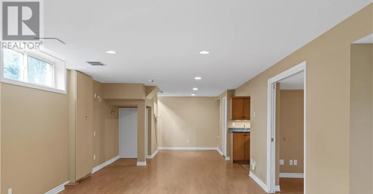12 Oakwood Avenue, Ottawa, ON, K2E 6A5 - 22