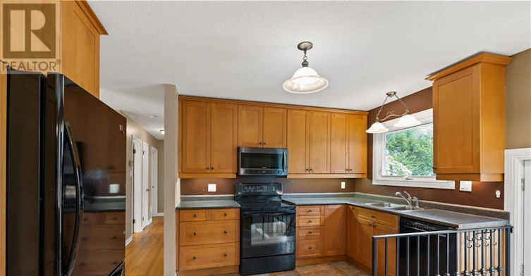 12 Oakwood Avenue, Ottawa, ON, K2E 6A5 - 7