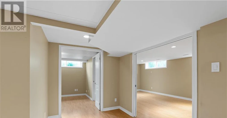 12 Oakwood Avenue, Ottawa, ON, K2E 6A5 - 20