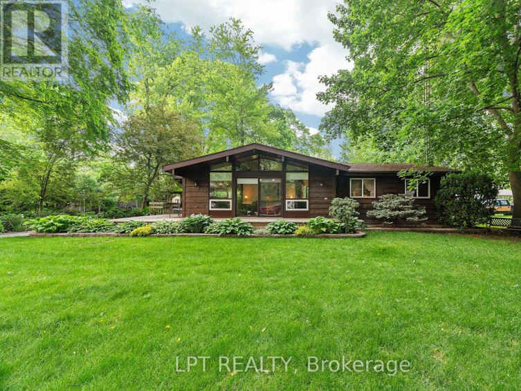 8452 Defore Drive, Lambton Shores, ON, N0M 1T0 - 3