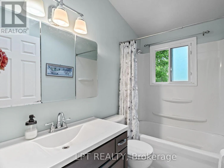 8452 Defore Drive, Lambton Shores, ON, N0M 1T0 - 15