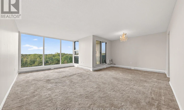512-19 Woodlawn Road E
