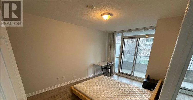 217-35 Hollywood Avenue, Toronto, ON, M2N 0A9 - 4