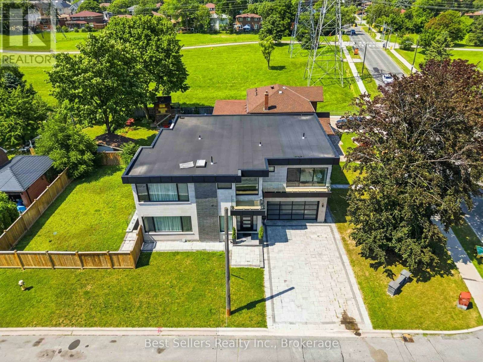 52 Grantbrook Street N, Toronto, ON, M2R 2E9