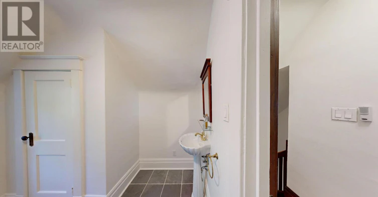 UPPER Level 130a Westminster Avenue, Toronto, ON, M6R 1N5 - 37