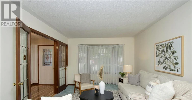 15 Wyndham Crescent, London, ON, N5Y 5G2 - 8