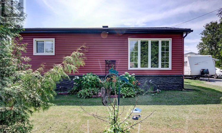 4415 St Michel