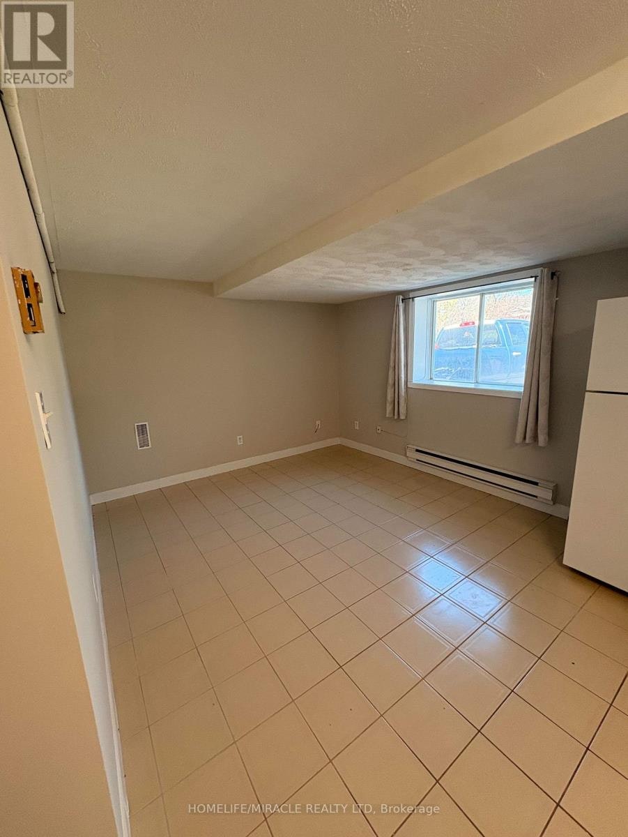 2-1571 19th Avenue, Richmond Hill, ON, L4S 1N7 - 2