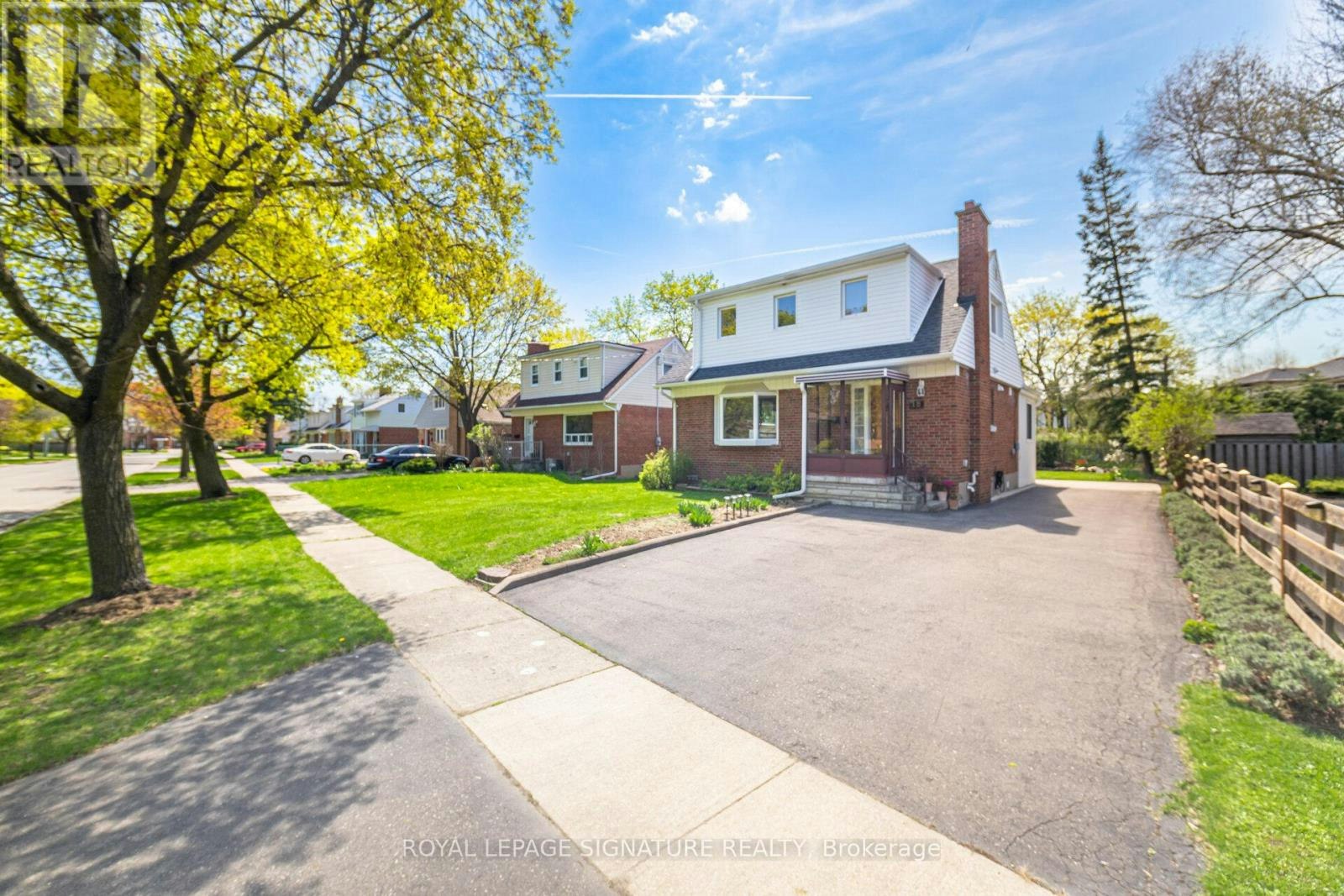 18 Erlesmere Avenue, Brampton, ON, L6W 2T5