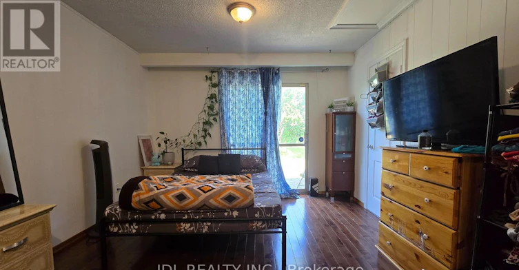 MAIN BACHELOR-3769 Brandon Gate Drive, Mississauga, ON, L4T 3N1