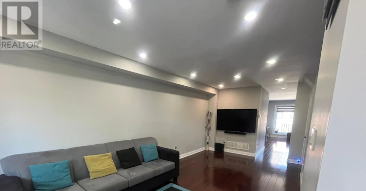 29 Hummingbird Drive, Toronto, ON, M1X 1W8 - 2
