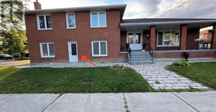 BACHELOR-2 Lambeth Square, Toronto, ON, M1W 3B4