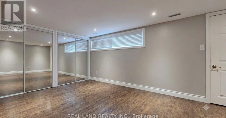 26 Glamis Avenue, Toronto, ON, M6N 4H6 - 7