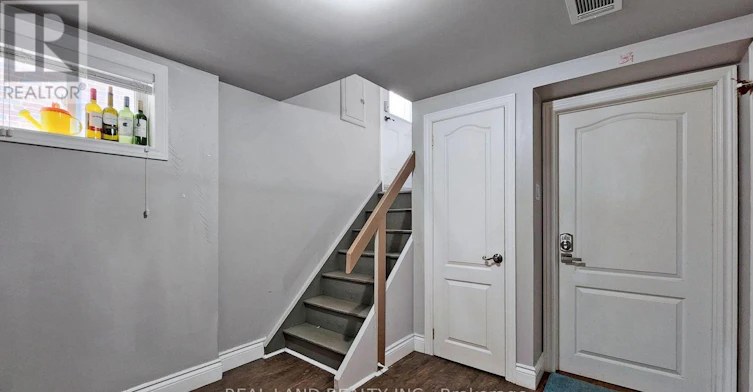 26 Glamis Avenue, Toronto, ON, M6N 4H6 - 9