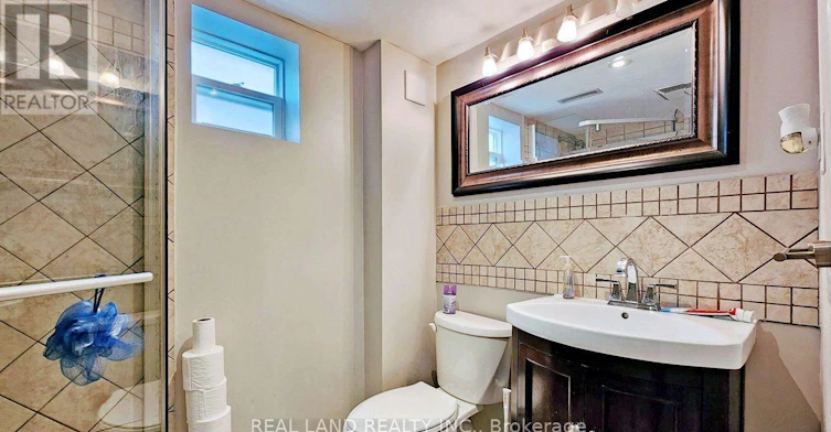26 Glamis Avenue, Toronto, ON, M6N 4H6