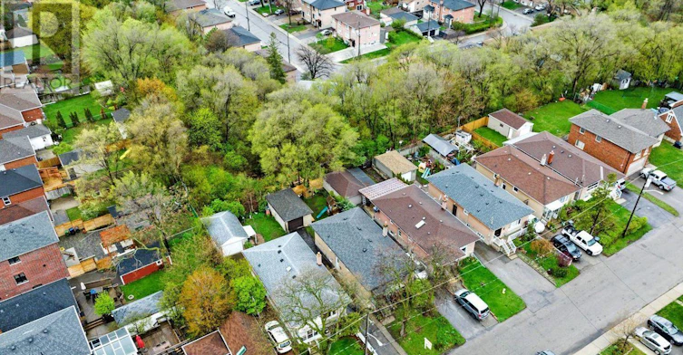 26 Glamis Avenue, Toronto, ON, M6N 4H6 - 11