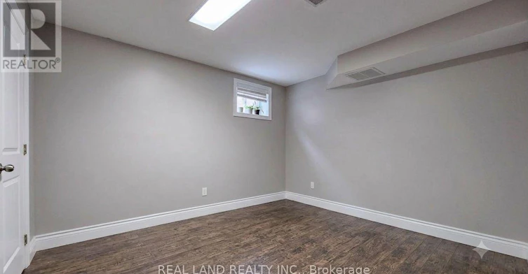 26 Glamis Avenue, Toronto, ON, M6N 4H6 - 3