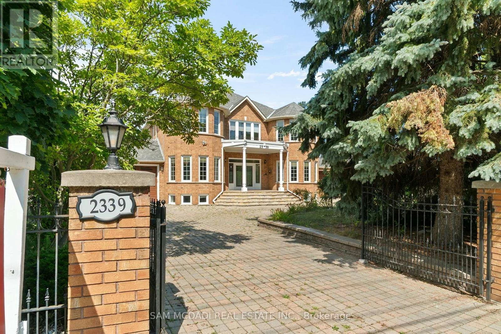2339 Glengarry Road, Mississauga, ON, L5C 1Y1