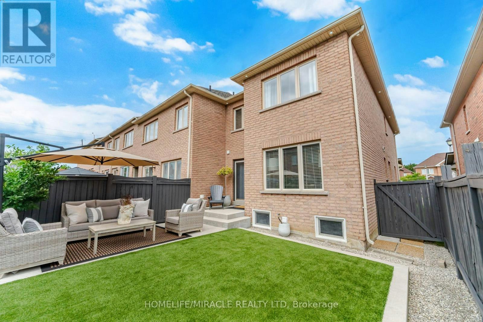 37 Lacebark Court, Brampton, ON, L6R 3M7