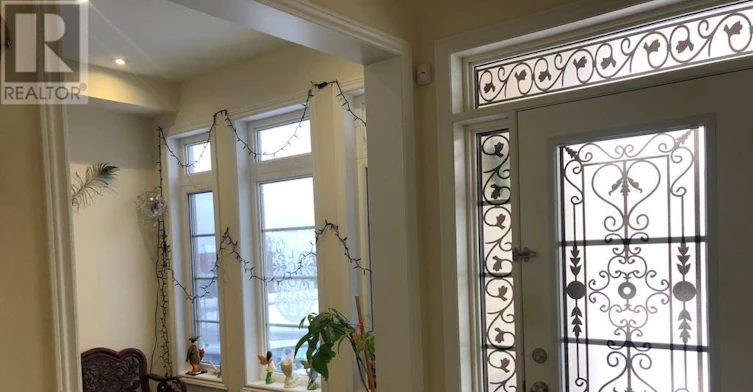 11 Mowder Drive, Aurora, ON, L4G 7C4 - 3