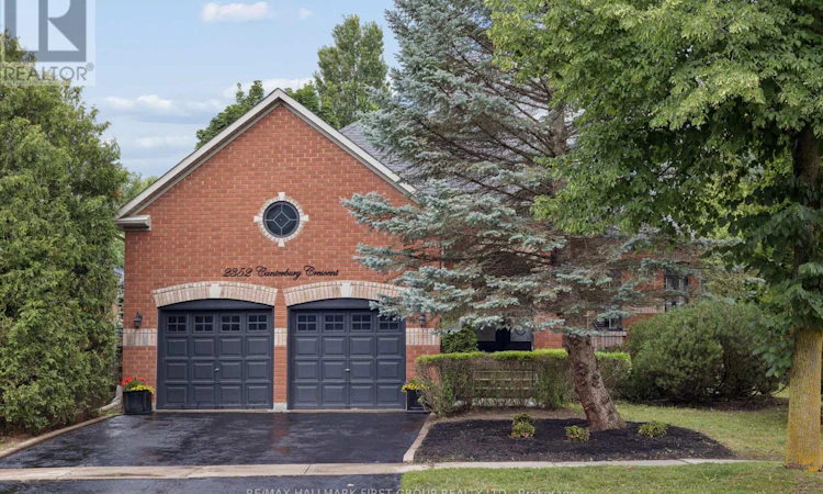 2352 Canterbury Crescent