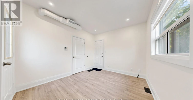 2-124 Kendal Avenue, Toronto, ON, M5R 1L9 - 6